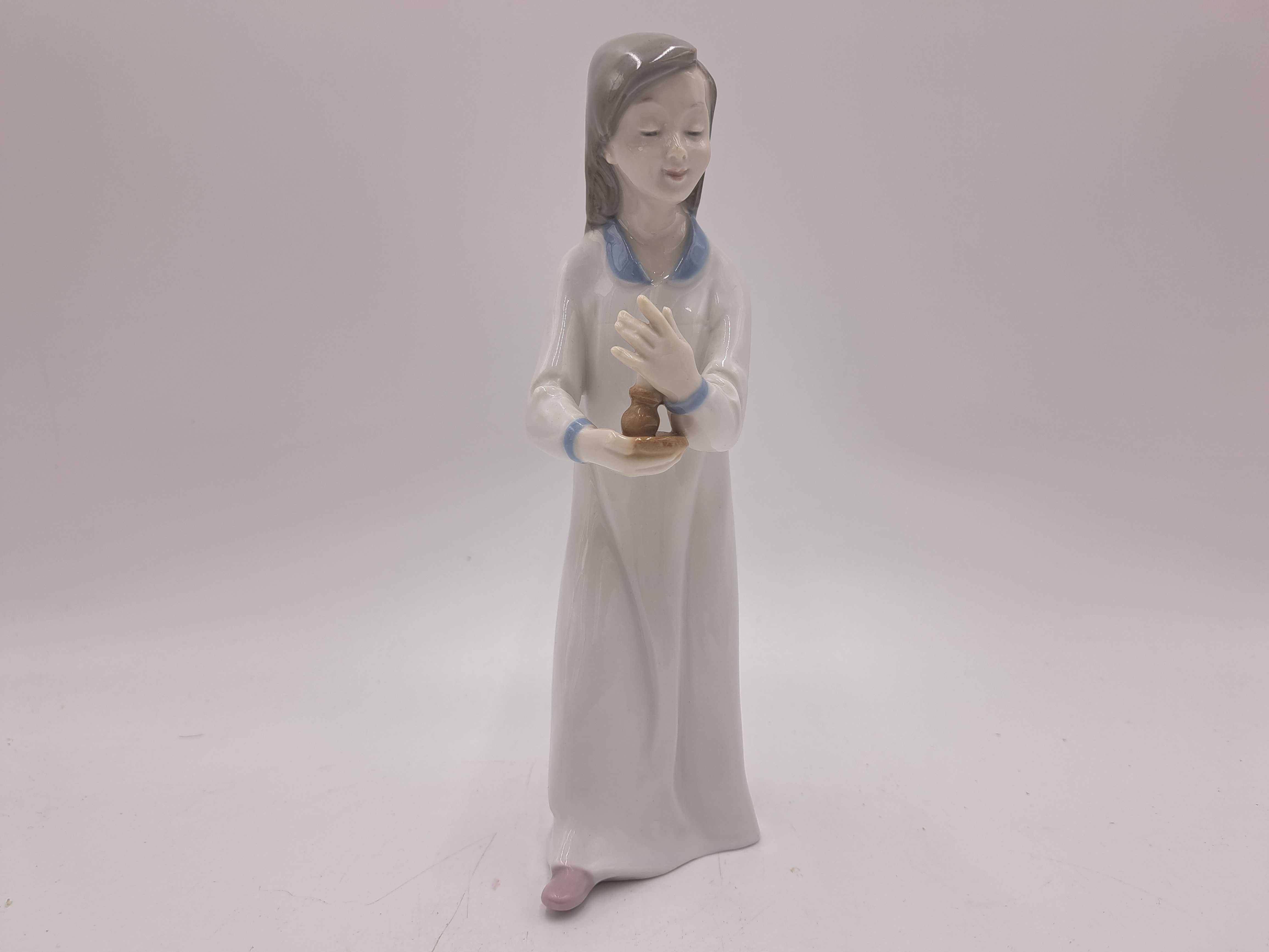 Figurka porcelanowa dziewczynka ze świeczką Capodimonte?