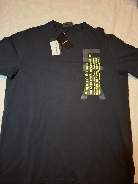 Vendo  tshirt da emporio armani preta tamanho L