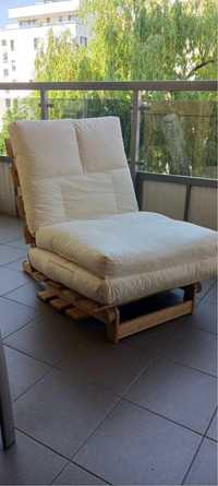 Drewniany fotel leżanka z materacem