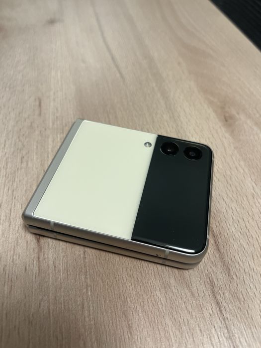 Samsung Galaxy Z Flip3 5G bezowy