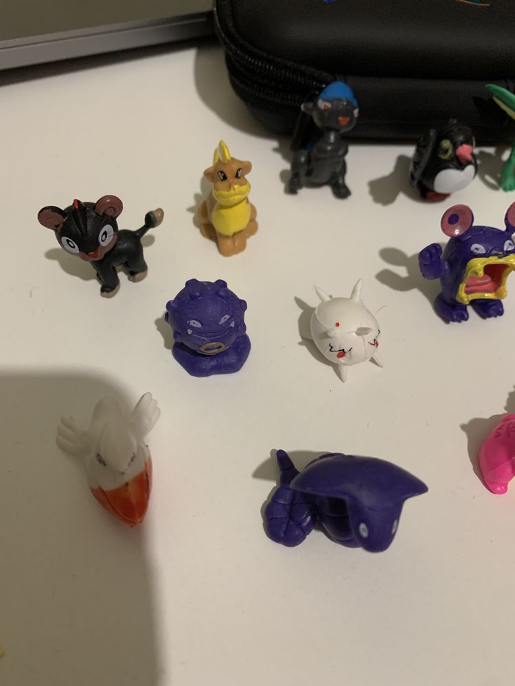 24 Figuras / bonecos pokemon