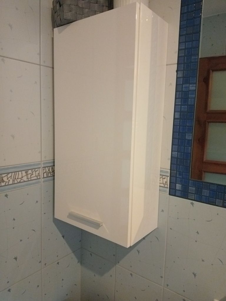 Szafka łazienkowa zlew i bateria