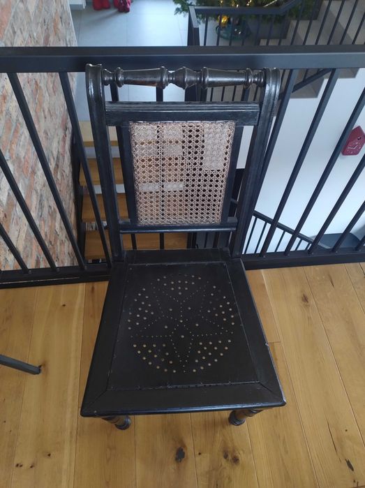 Stare krzesło drewniane przedwojenne powojenne