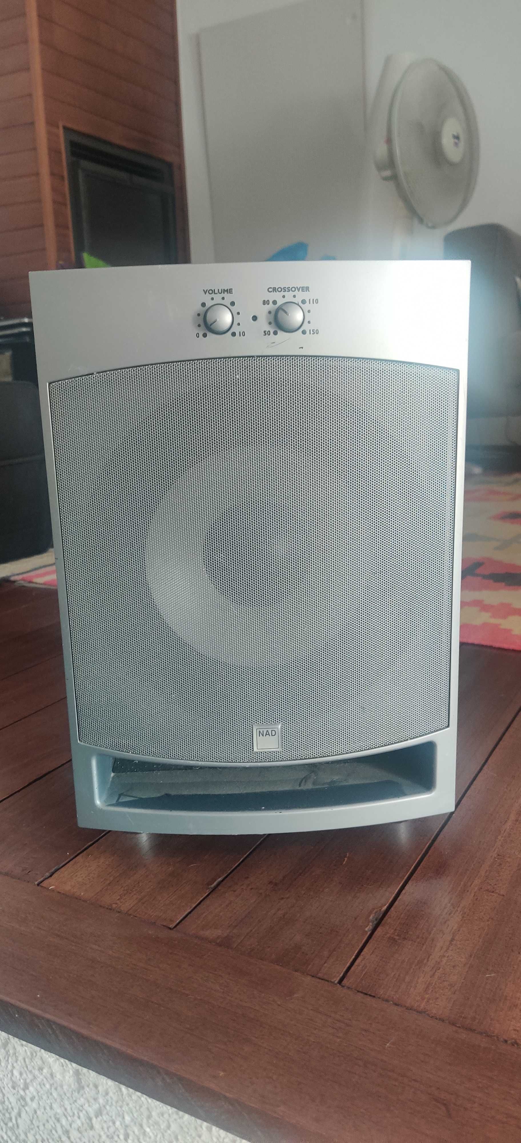 Coluna Subwoofer de estúdio NAD 800SW