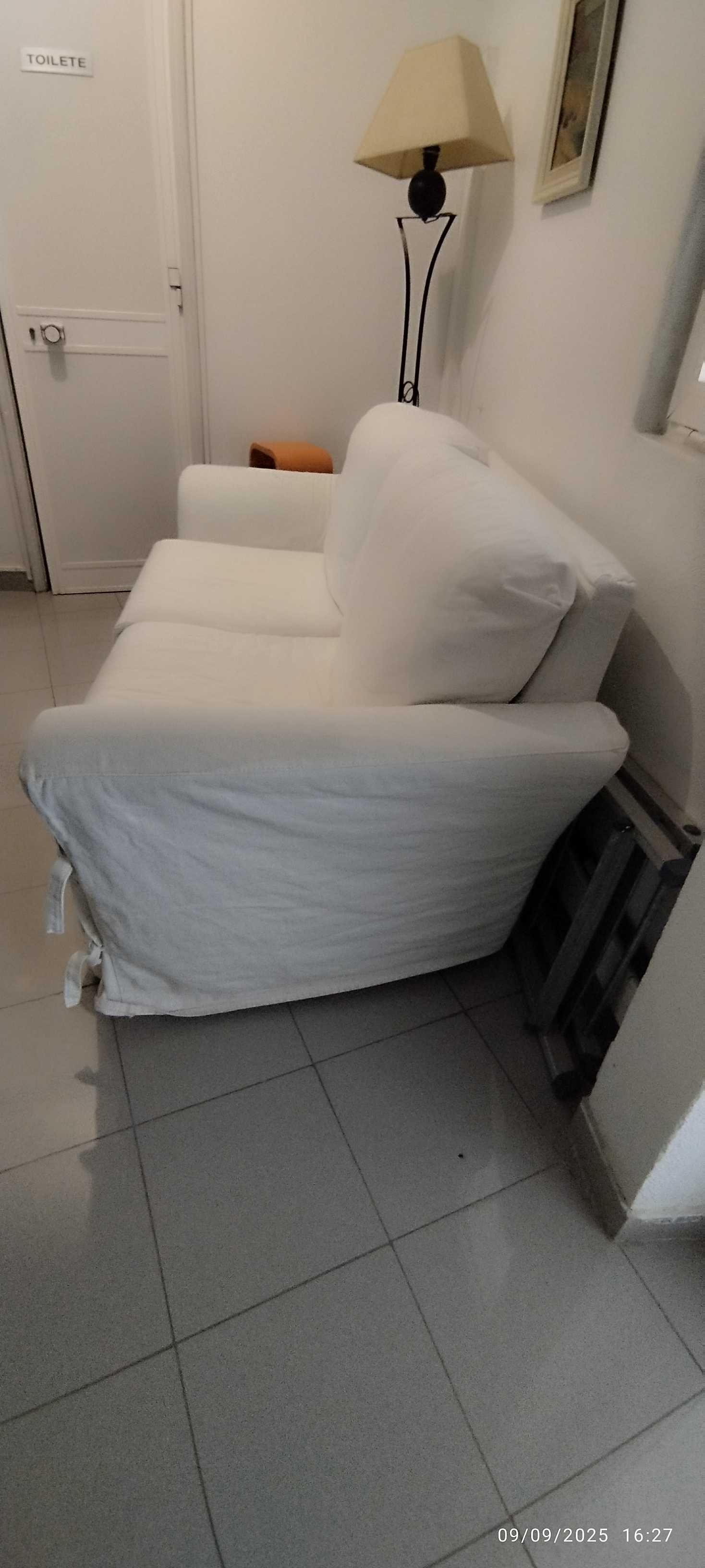 Sofá 2 lugares branco com capa lavável