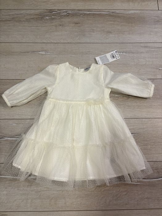 Продам нову святкову сукню на дівчинку 2-3 роки на довгий рукав