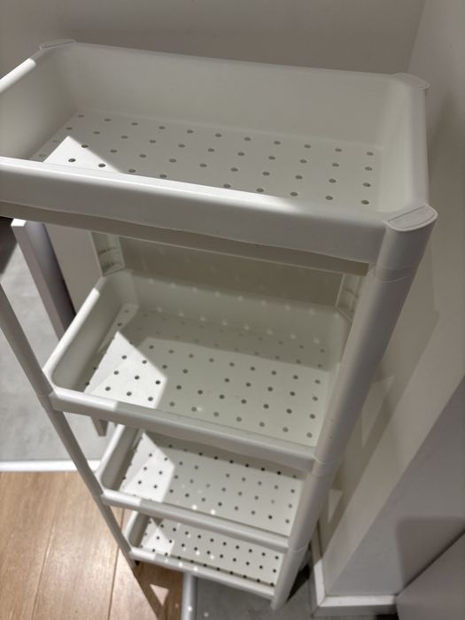 Plastikowy biały stojak IKEA Vesken