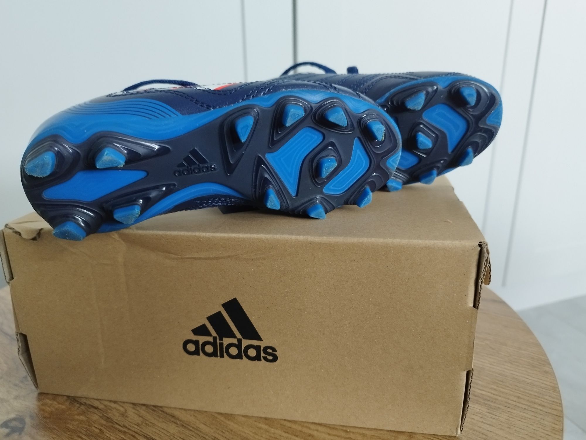 Dziecięce, juniorskie buty piłkarskie, korki Adidas Copa Sense, r. 28,