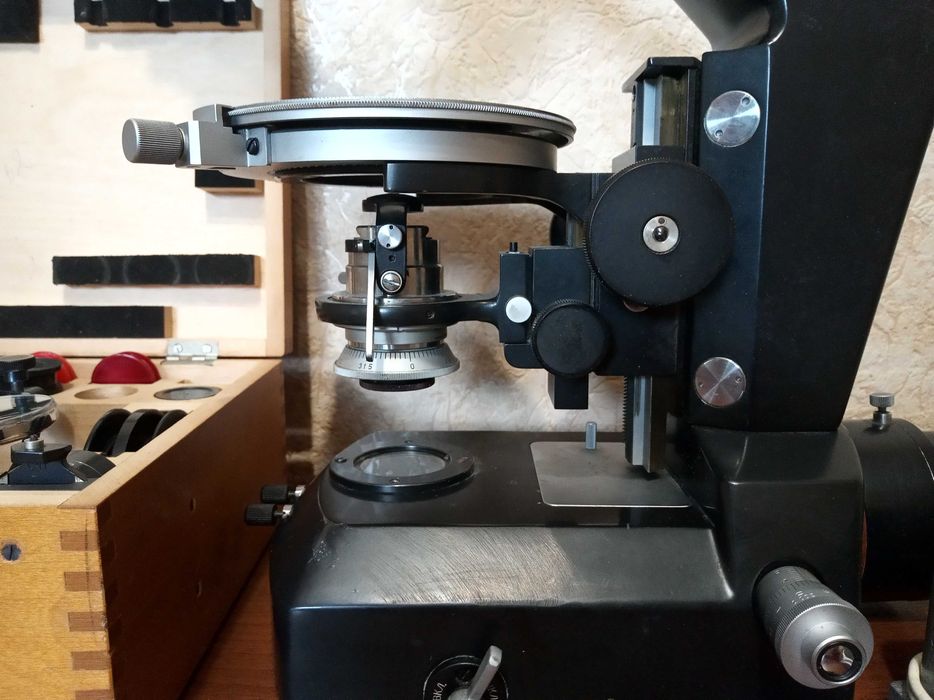 Поляризаційний мікроскоп МИН-8