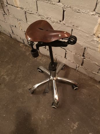 Krzesło stołek dla pasjonata rowerowego