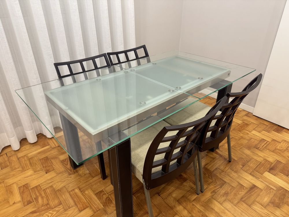 Mesa de vidro extensivel + 4 cadeiras