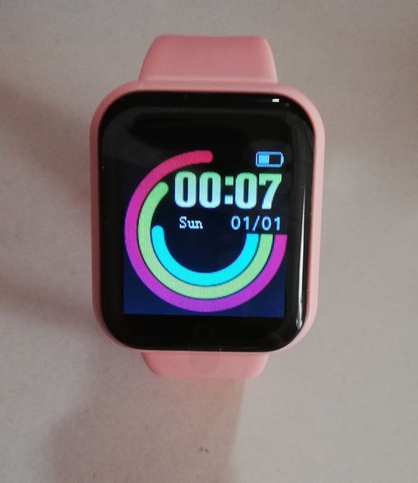 Smartwatch w kolorze różowym