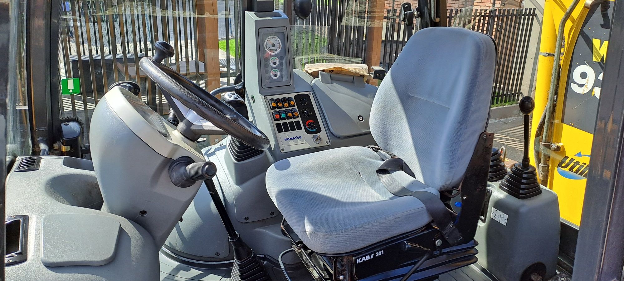 Koparko ładowarka Komatsu WB‑93R‑5