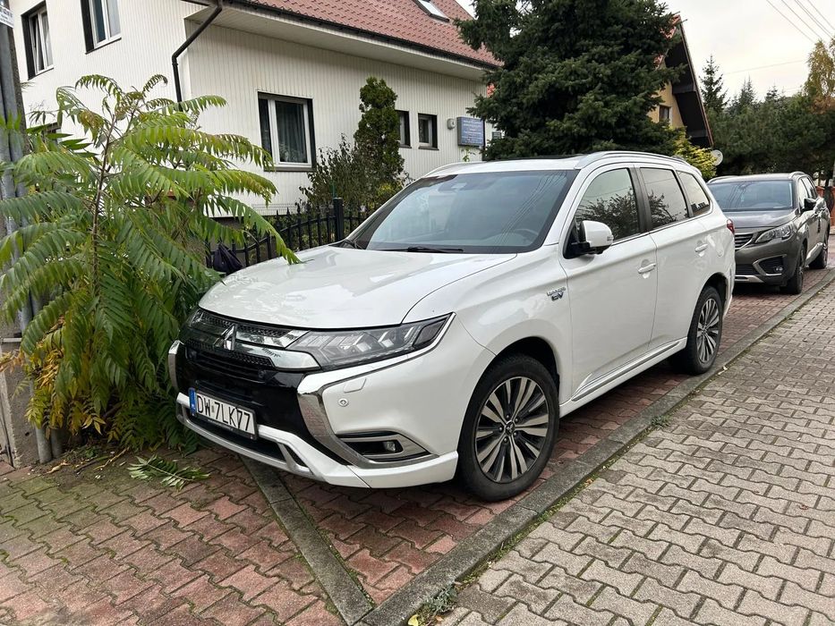 Mitsubishi Outlander Mitsubishi Outlander 2.4 4WD Plug-In Hybrid