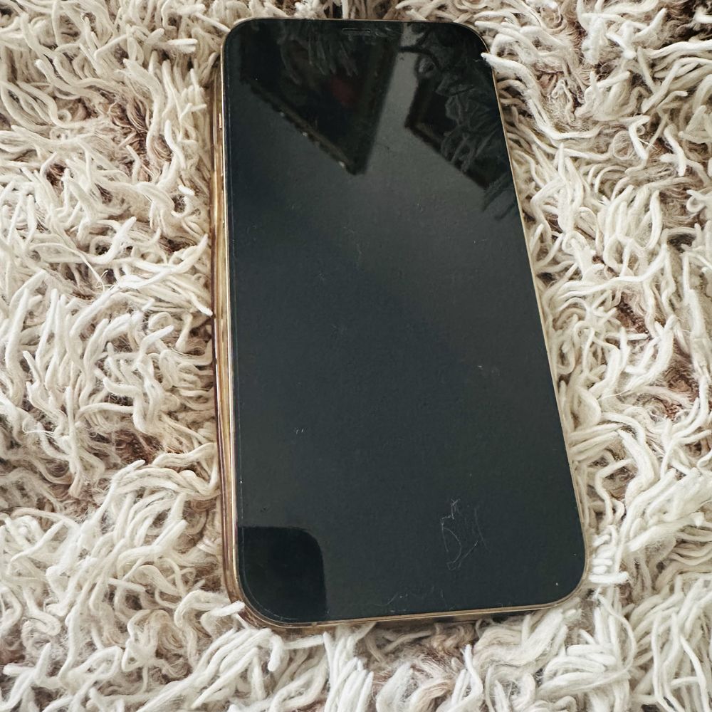 Iphone 12 Pro Max . Gold .