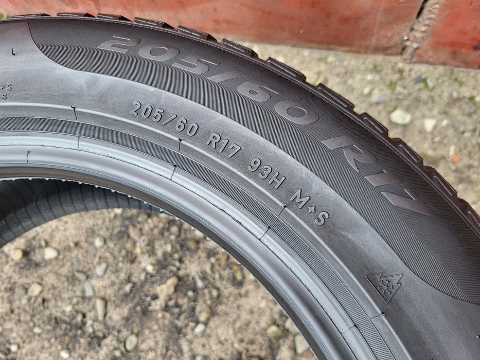 205/60/17 R17 Pirelli Sottozero 3 4шт ціна за 1шт шини зима
