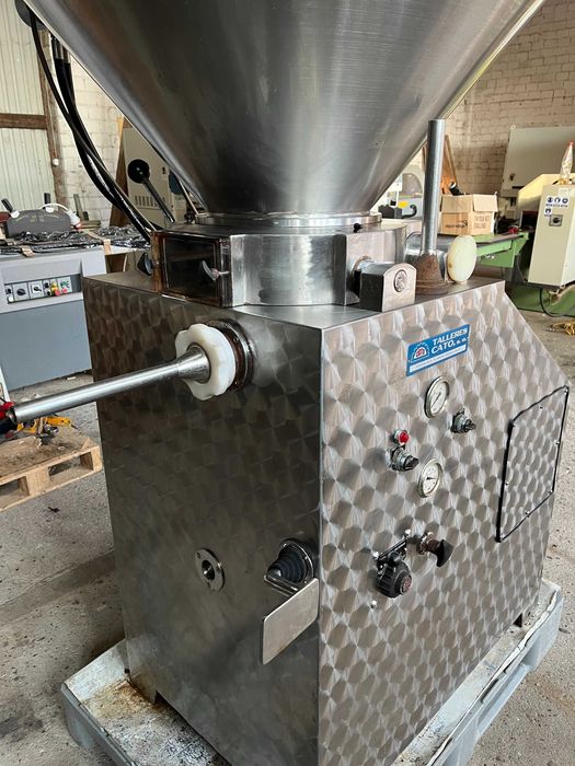 Nadziewarka próżniowa Talleres Cato 250 litrów