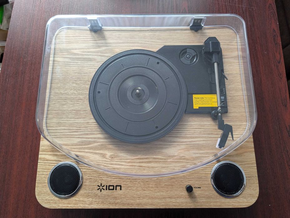 Gramofon ION Max LP z wbudowanymi głośnikami i USB