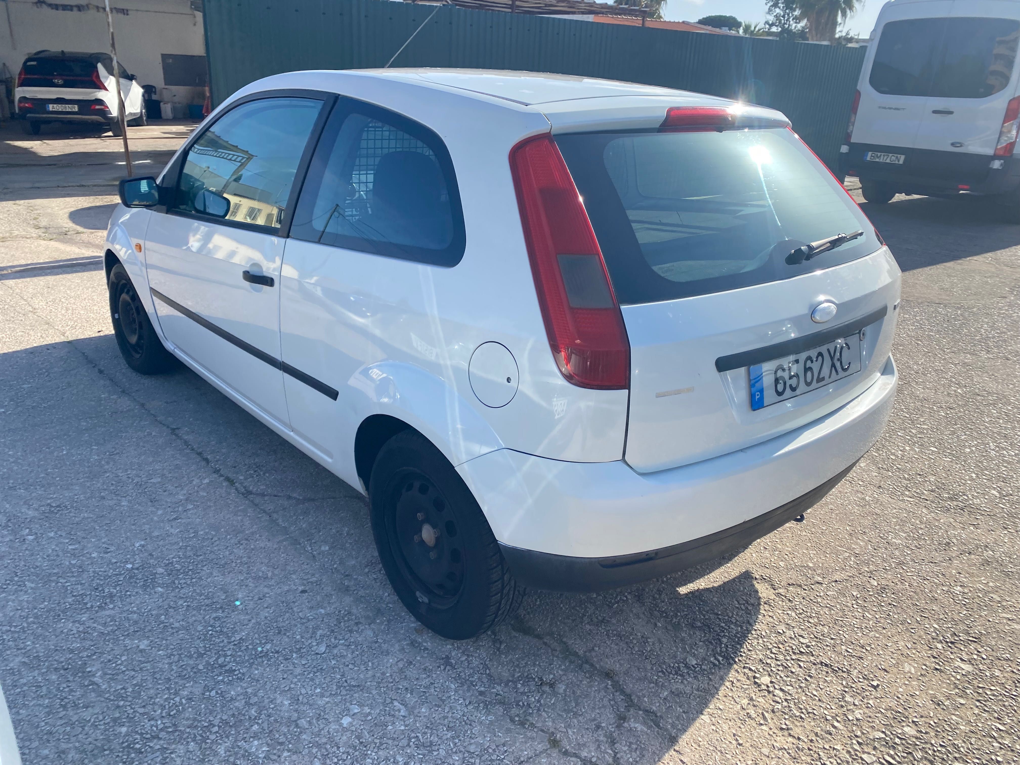 Fiesta Sportvan não precisa de fazer nada