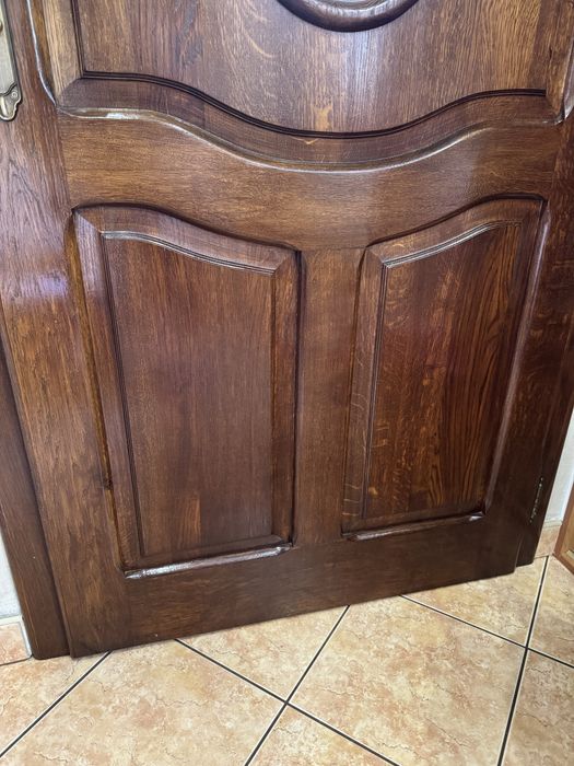 Dębowe drzwi frontowe z witrażem