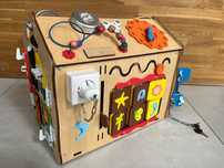 Drewniany domek manipulacyjny