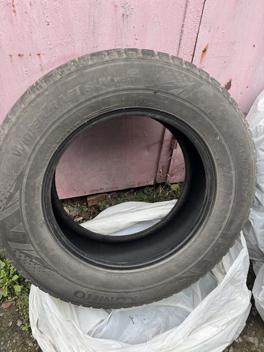 Продам зимнюю резину Kumho 245.65 r17