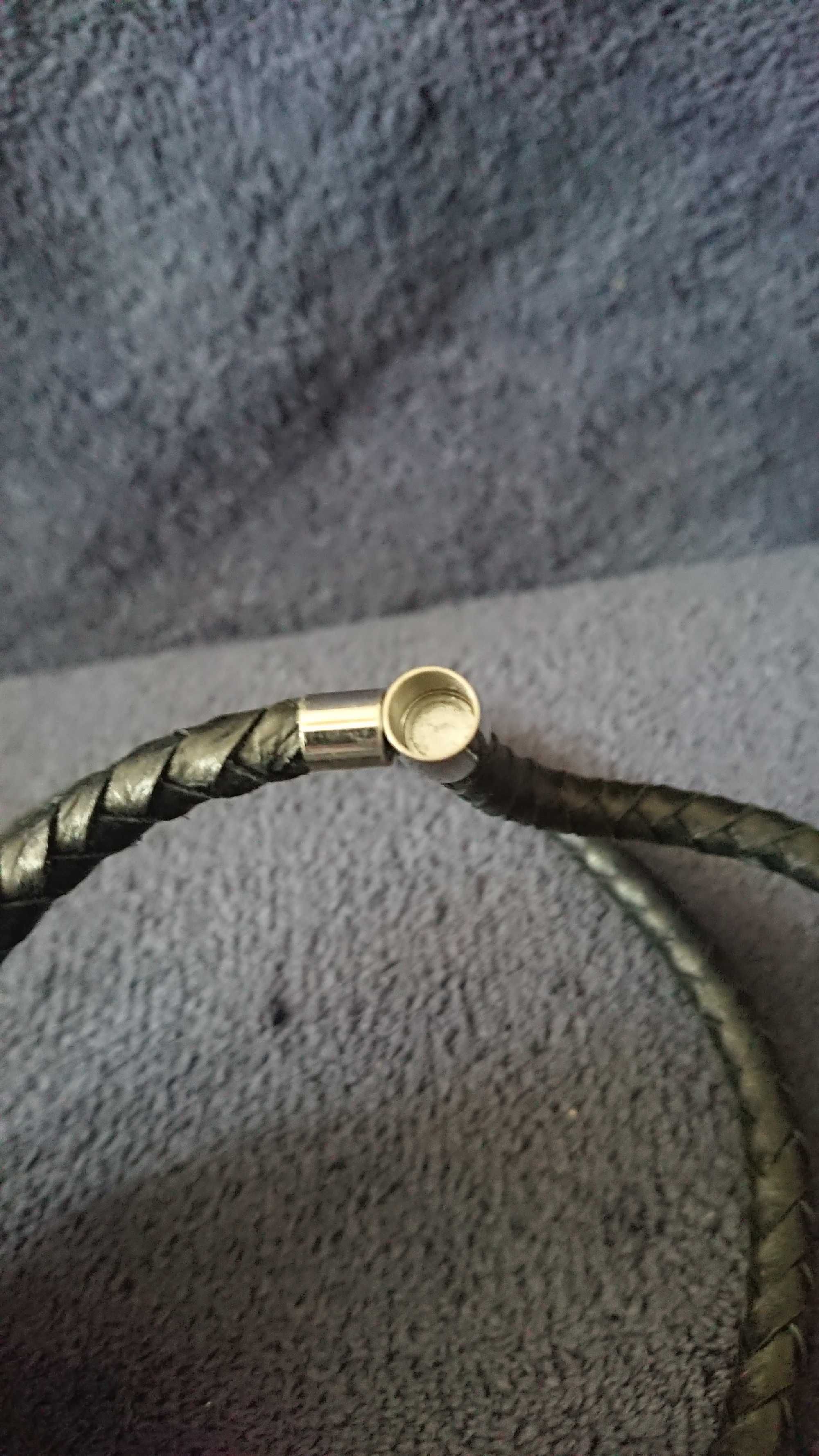 Dwa naszyjniki skórzane z magnetycznym zapięciem