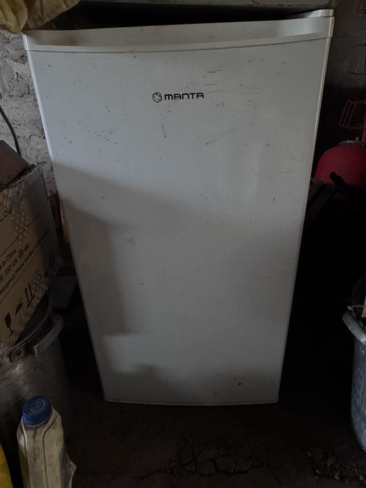 Продам холодильник MANTA