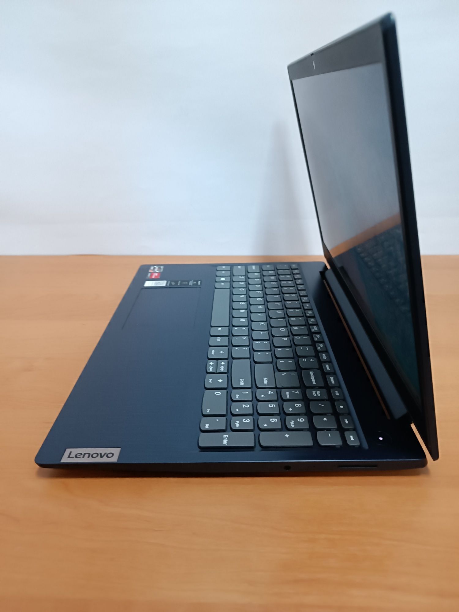 Ноутбук Lenovo Ryzen 7 4700 8 по 4.1Gh 12GB SSD 512GB FHD VEGA 7