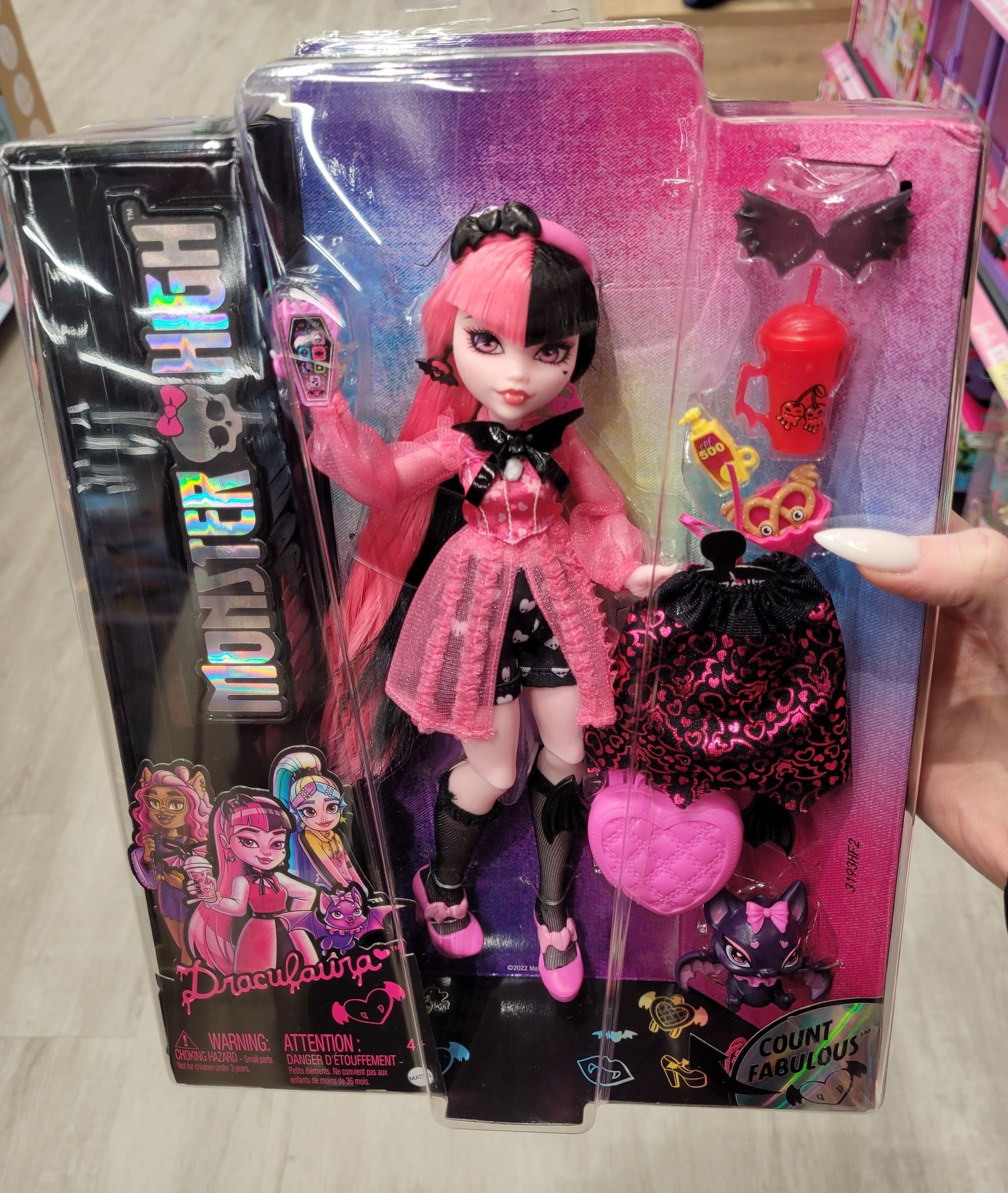 Монстер Хай Дракулаура Draculaura Doll With Pet ​2022