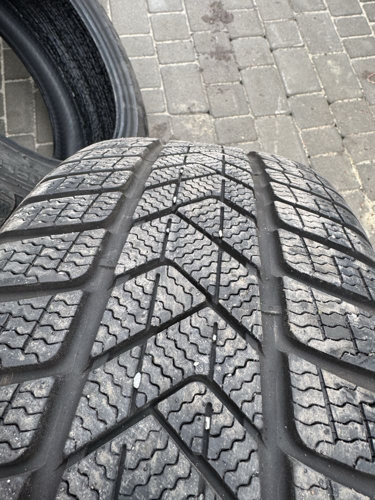 Шини зимові Pirelli Sottozero 3 245/45 R18 7мм 2023 рік