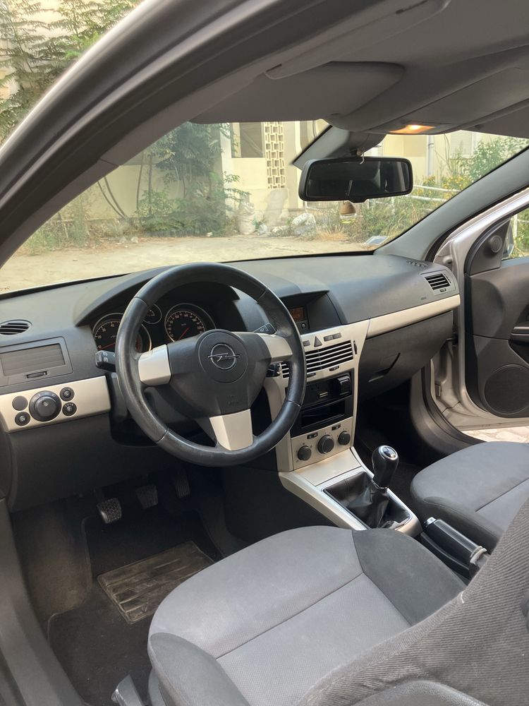 Opel astra h gtc