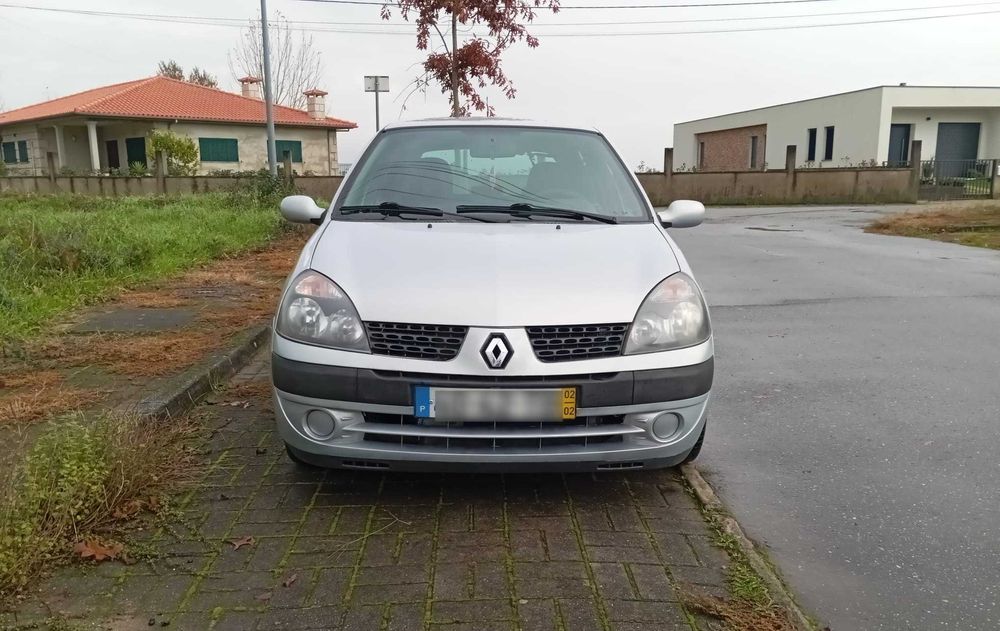 Renault Clio 2002 - Apenas 184000km