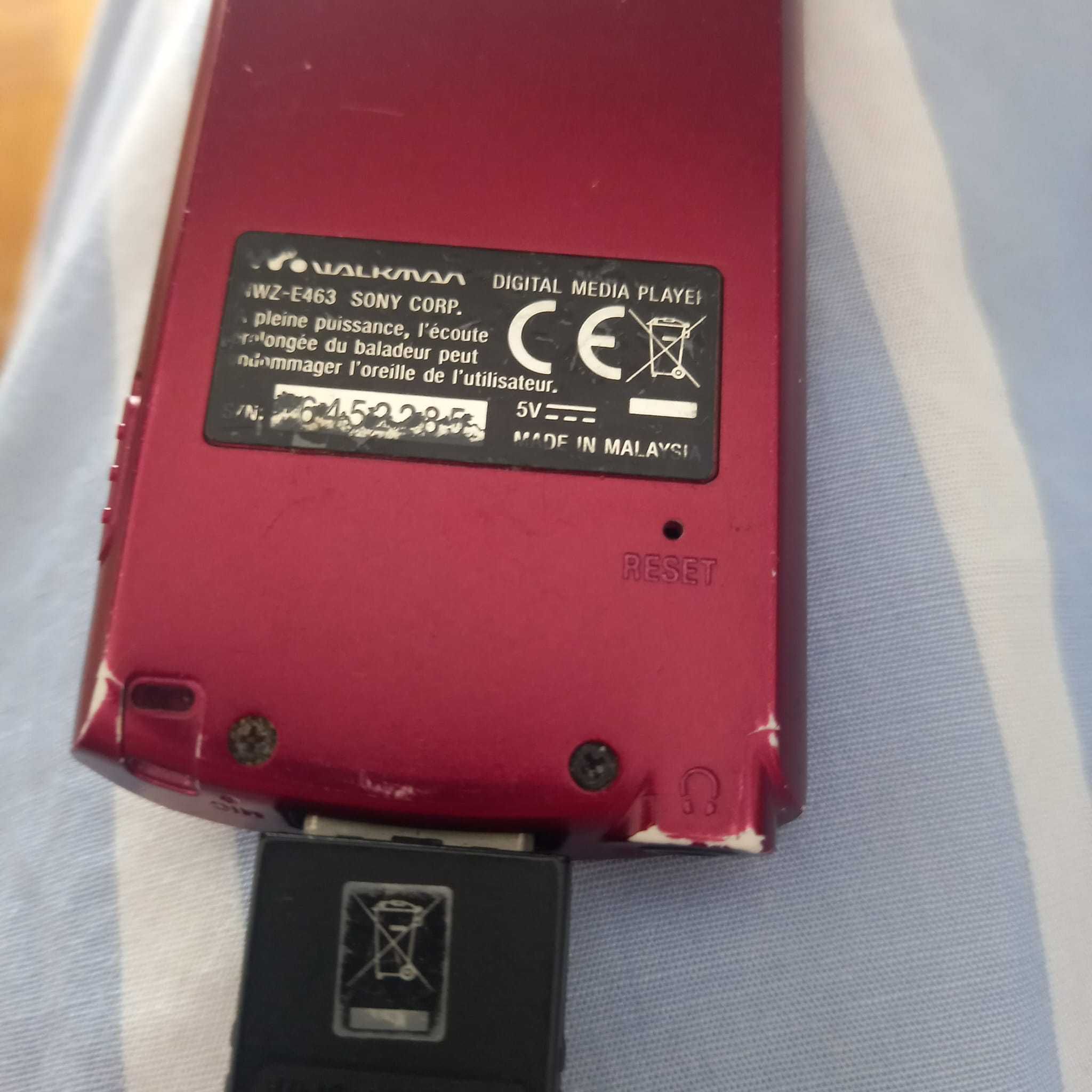 Mp4  Sony  ( com marcas de uso ) carregador e a funcionar.