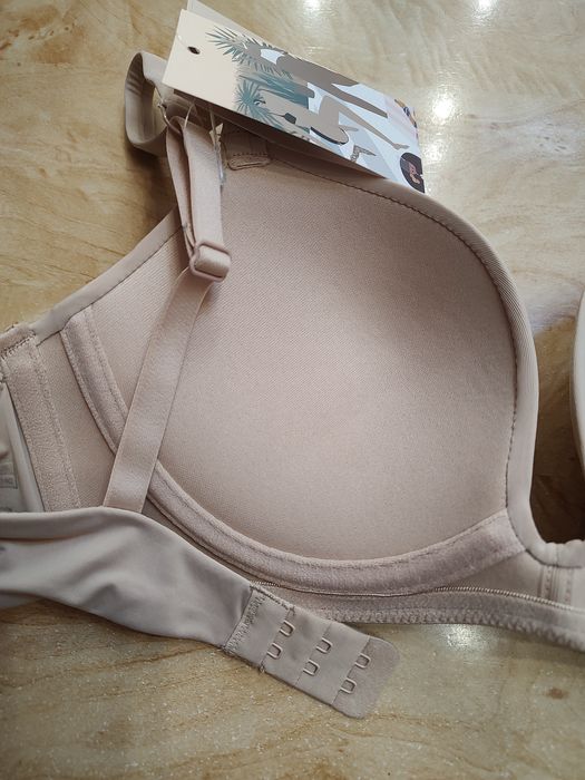 Гладкий базовий бюстгальтер на пуш-ап Luna