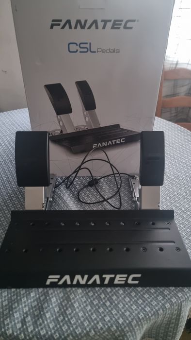 Pedais Fanatec CSL — como novos — garantia 2027
