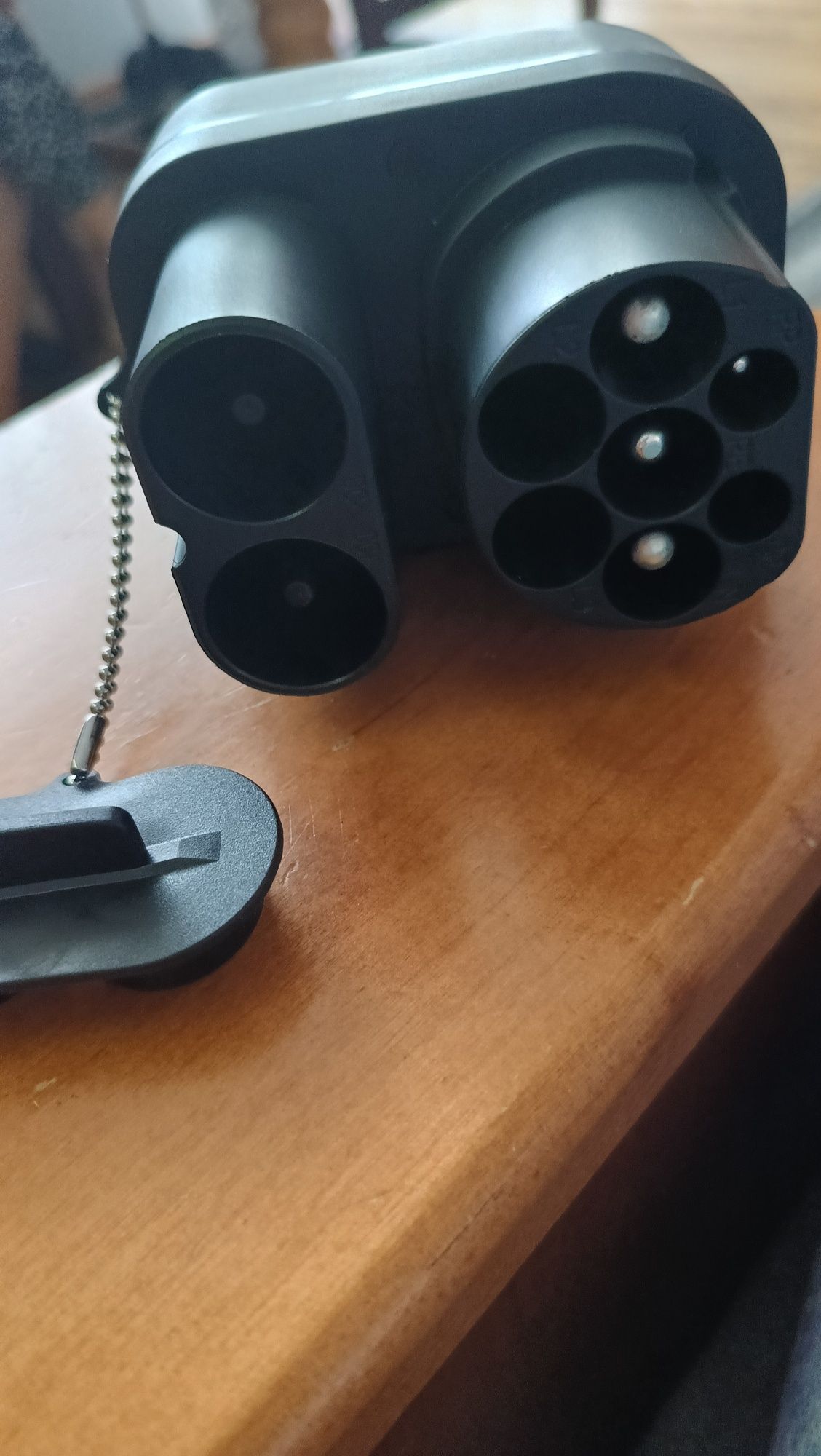 Adapter do ładowania akumulatorów