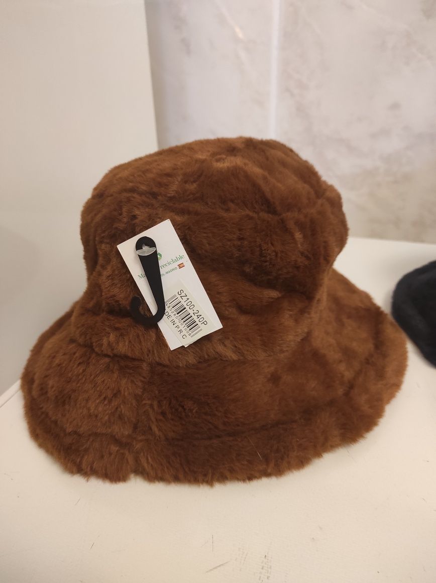 Chapéus de pêlo novos 5€ os 2