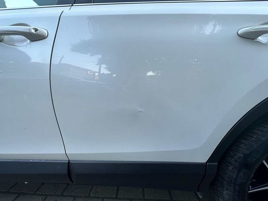 Toyota RAV4 2017 • 2.2 дизель • Автомат • Повна комплектація