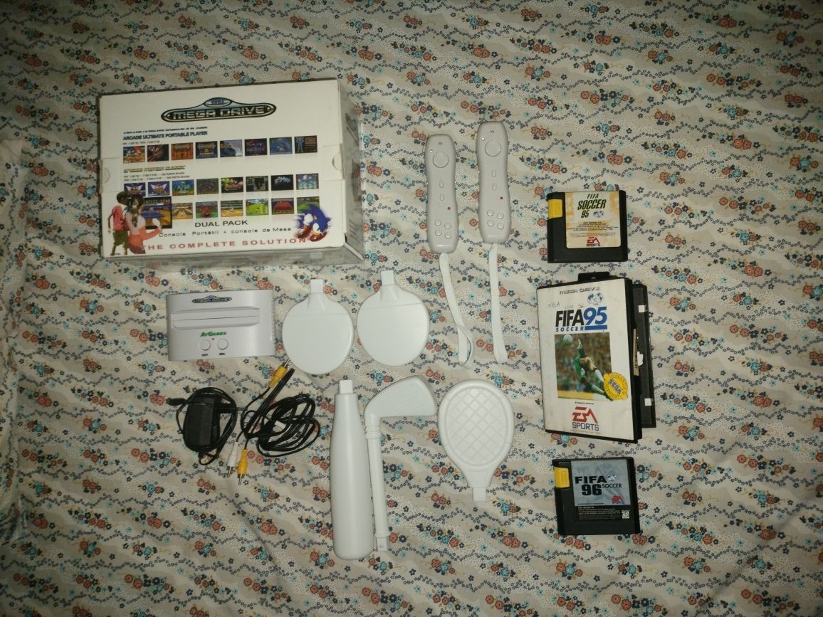 Mega drive mini nova. Caixa completa cabos.