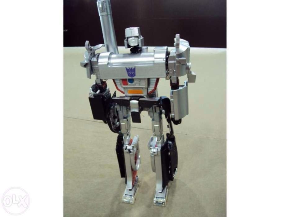 4 Transformers: Megatron Masterpiece; Starscream; Soundwave