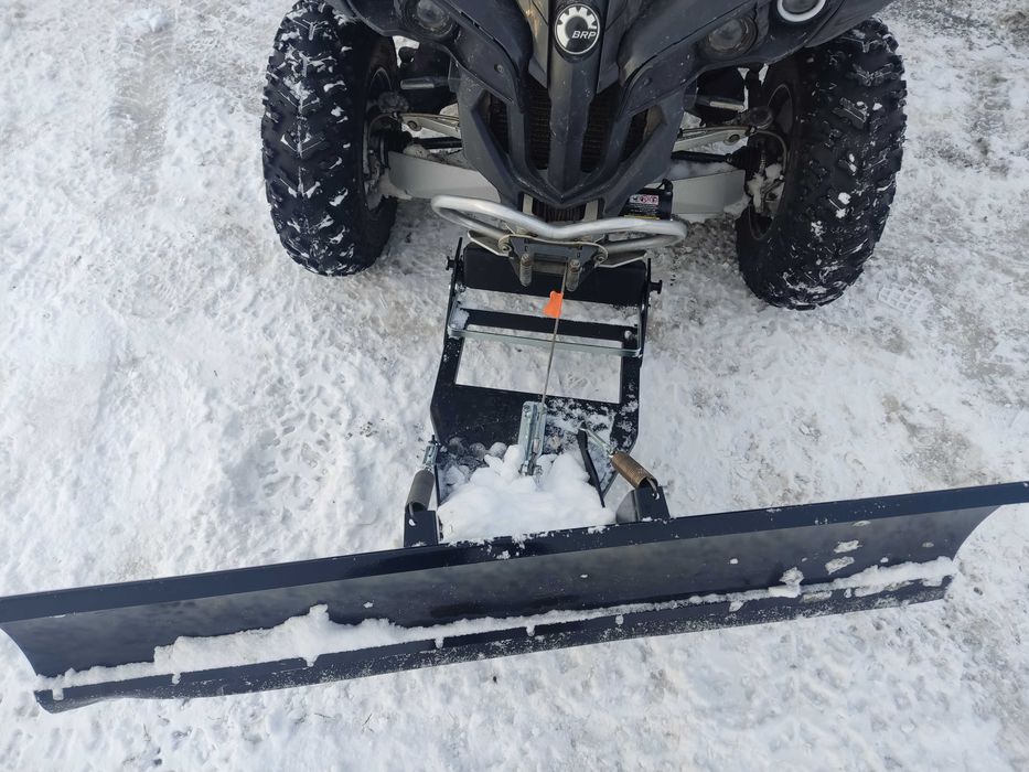 Montowany od czoła pług do quada- od przodu canam i inne