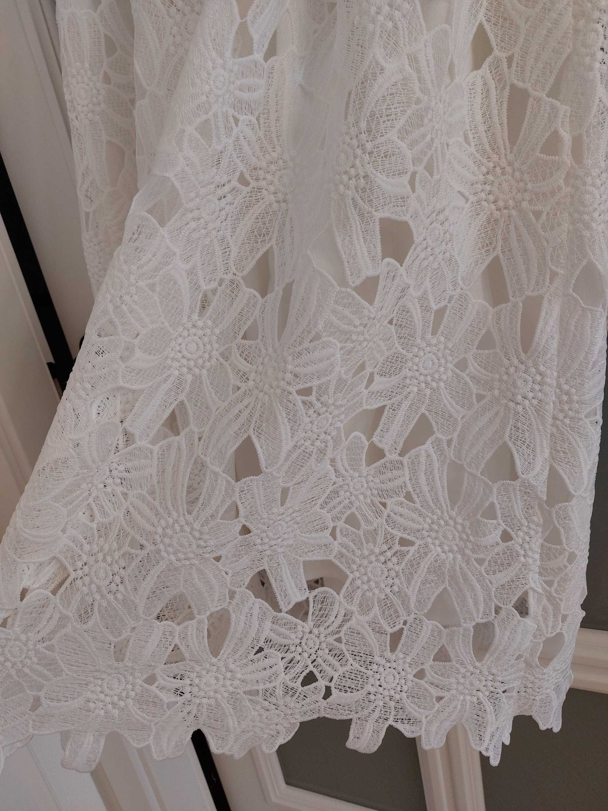 Biała suknia midi koronkowa, dekolt hiszpański z dużą falbaną - r. 42