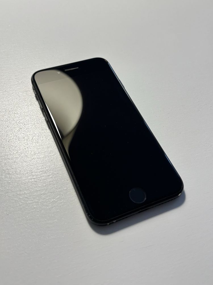 Iphone SE 2020 w świetnym stanie
