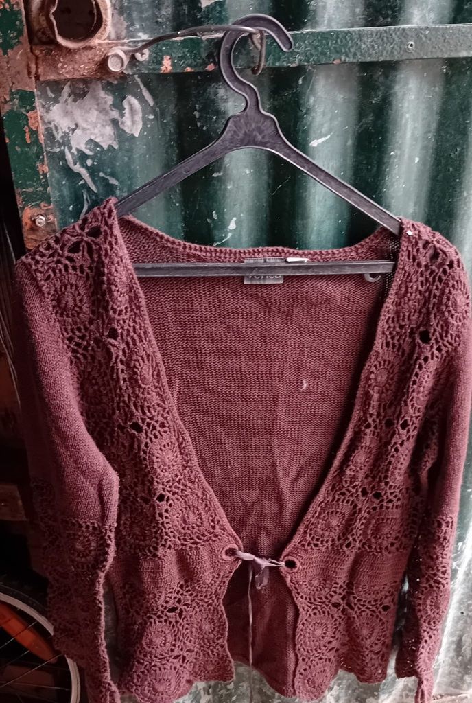 Roupa senhora M/L e XL - cada peça 1 euro