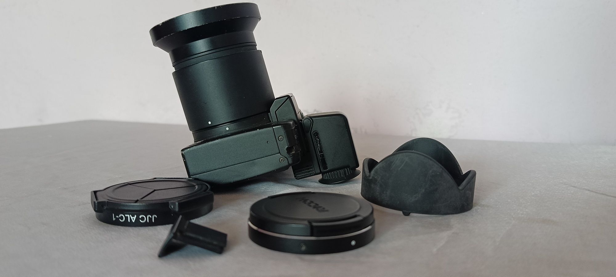 Sprzedam używany aparat fotograficzny Ricoh Caplio GX100 z matrycą CCD