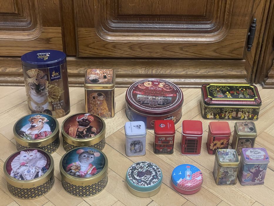 Баночки доя чая або кави, різні по формі і конфігураціі