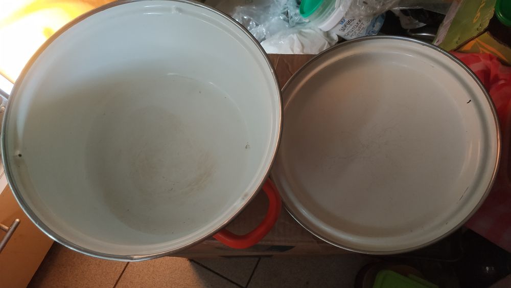 Продам кастрюли с крышками