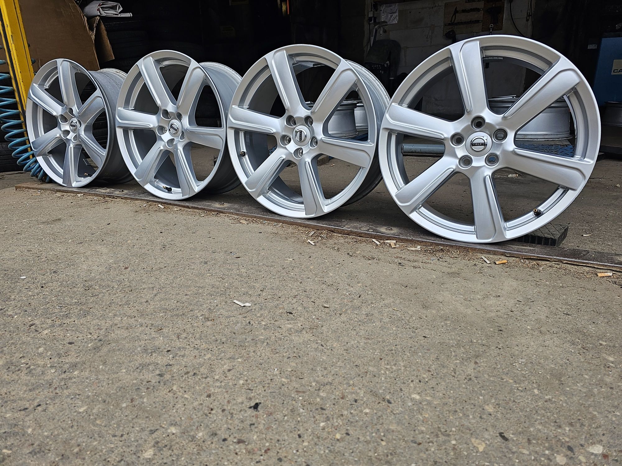 Felgi Aluminiowe Volvo XC R19 5x108 ET42.5-8J