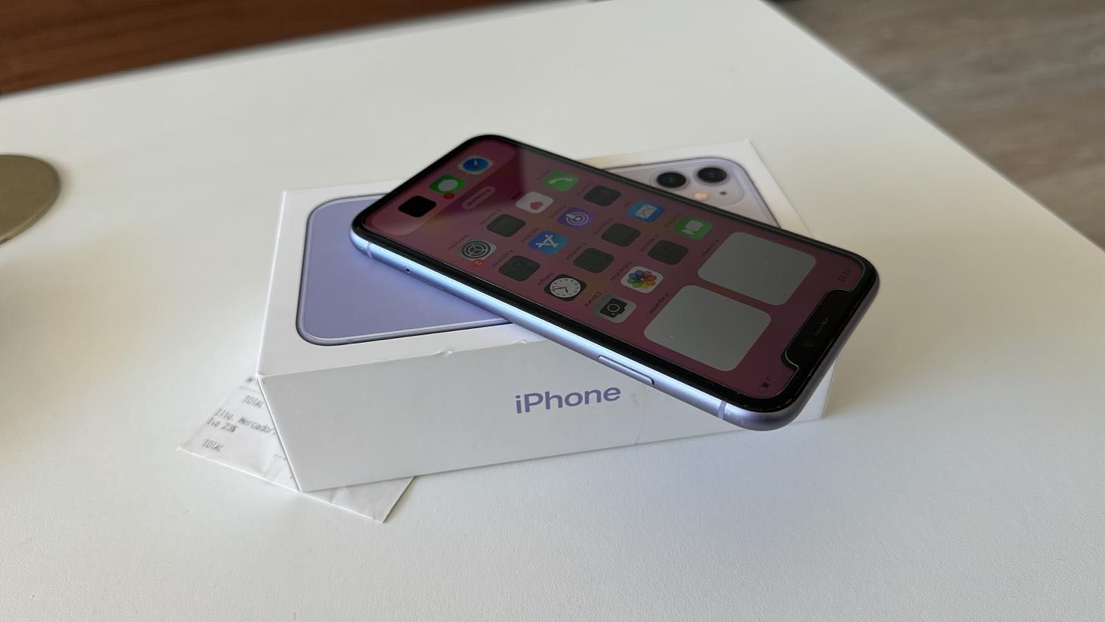 Vendo iPhone 11 64Gb Livre Fatura de Compra